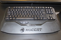 #004Υͥ/CES 2014ROCCATοܡɤϡˡΥ󥿥פLEDХå饤ȤǳǧǤ