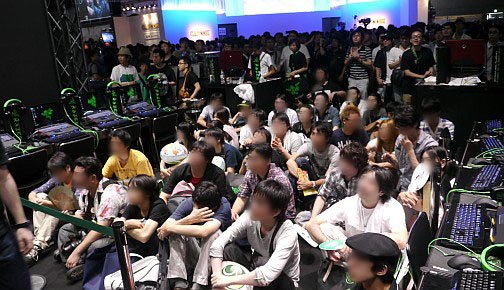 #001Υͥ/TGS 2011RazerƥåȤäƤߤȥåץץ쥤䡼ãδۤϡRazer֡ǹԤ줿֥IV AEץӥޥåݡ