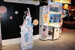 #004Υͥ/AOU2012ϲKONAMIδꥺॲबǤо졣DanceEvolution ARCADEץǥ쥯ʹ̥ϤȤ