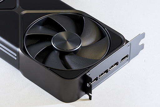  No.013Υͥ / ̿ǸGeForce RTX 5090 Founders Editionס¿ѹ¤κѤ2åȤθߤ¸GeForce